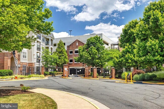 Building Photo - 12921 Centre Park Cir