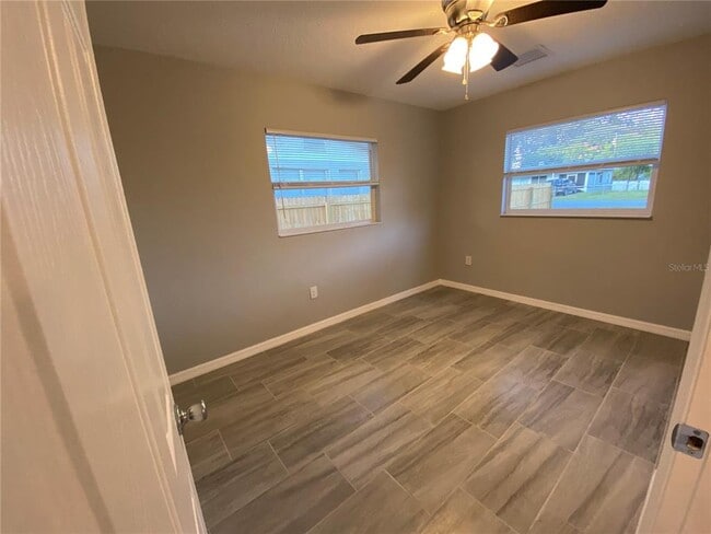 Building Photo - 38415 9th Ave