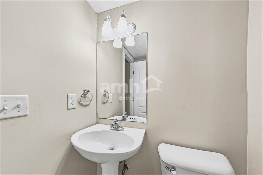 Building Photo - 612 Pointe Clear Dr