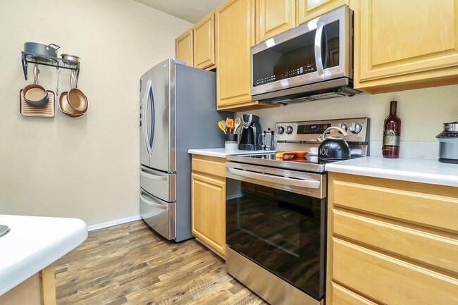 Building Photo - 5304 Summer Crescent