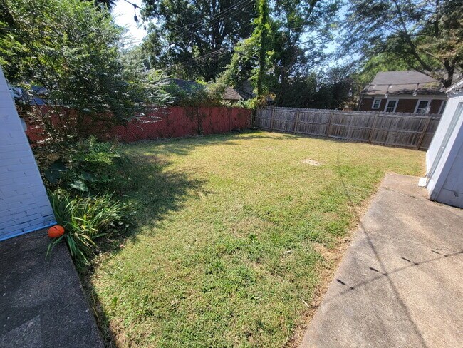 Building Photo - 1/2 PRICE ON FIRST MONTH'S RENT!!!