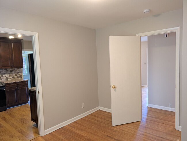 Building Photo - Cozy Ranch Style home located in the Matthews Park community.