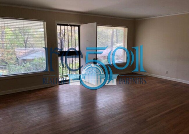 Building Photo - Lovely Home Near UALR