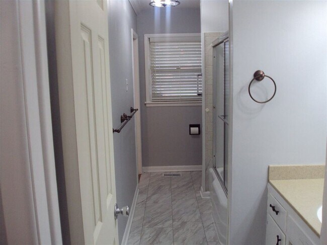 Building Photo - 8306 E Indianapolis St