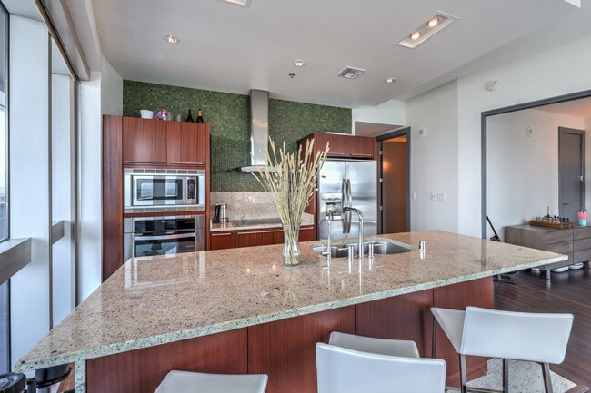 Building Photo - 4471 Dean Martin Dr