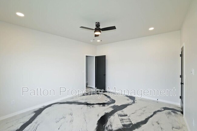 Building Photo - 8889 Redbud Rd