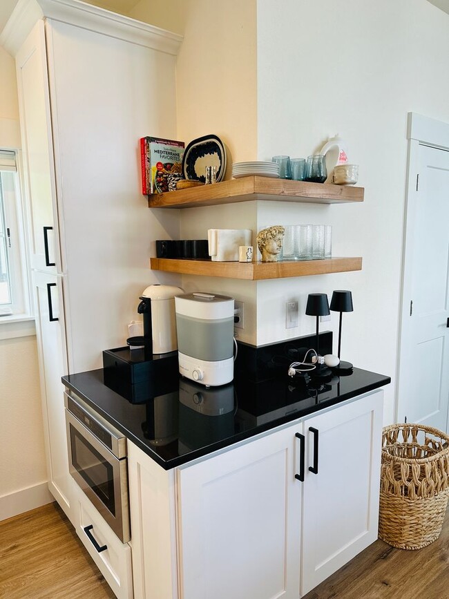 Building Photo - Custom Condo Community