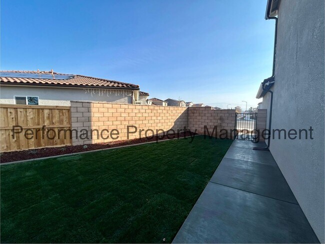 Building Photo - *Move In Special* Beautiful 3 Bed/2 Bath +...