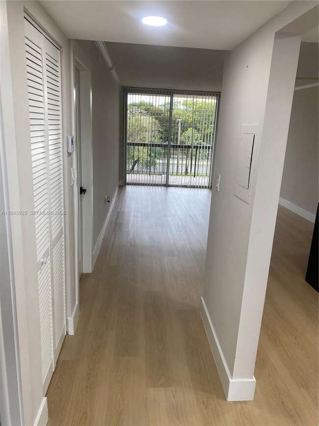 Building Photo - 10625 SW 112th Ave