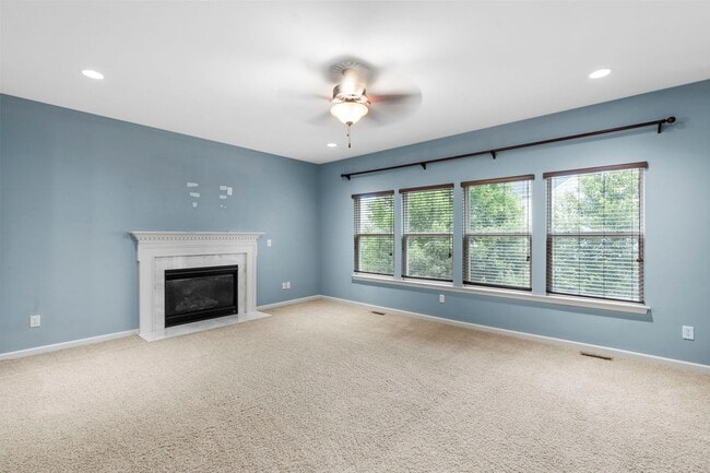 Building Photo - Stunning Former Display Home on a Quiet Cu...