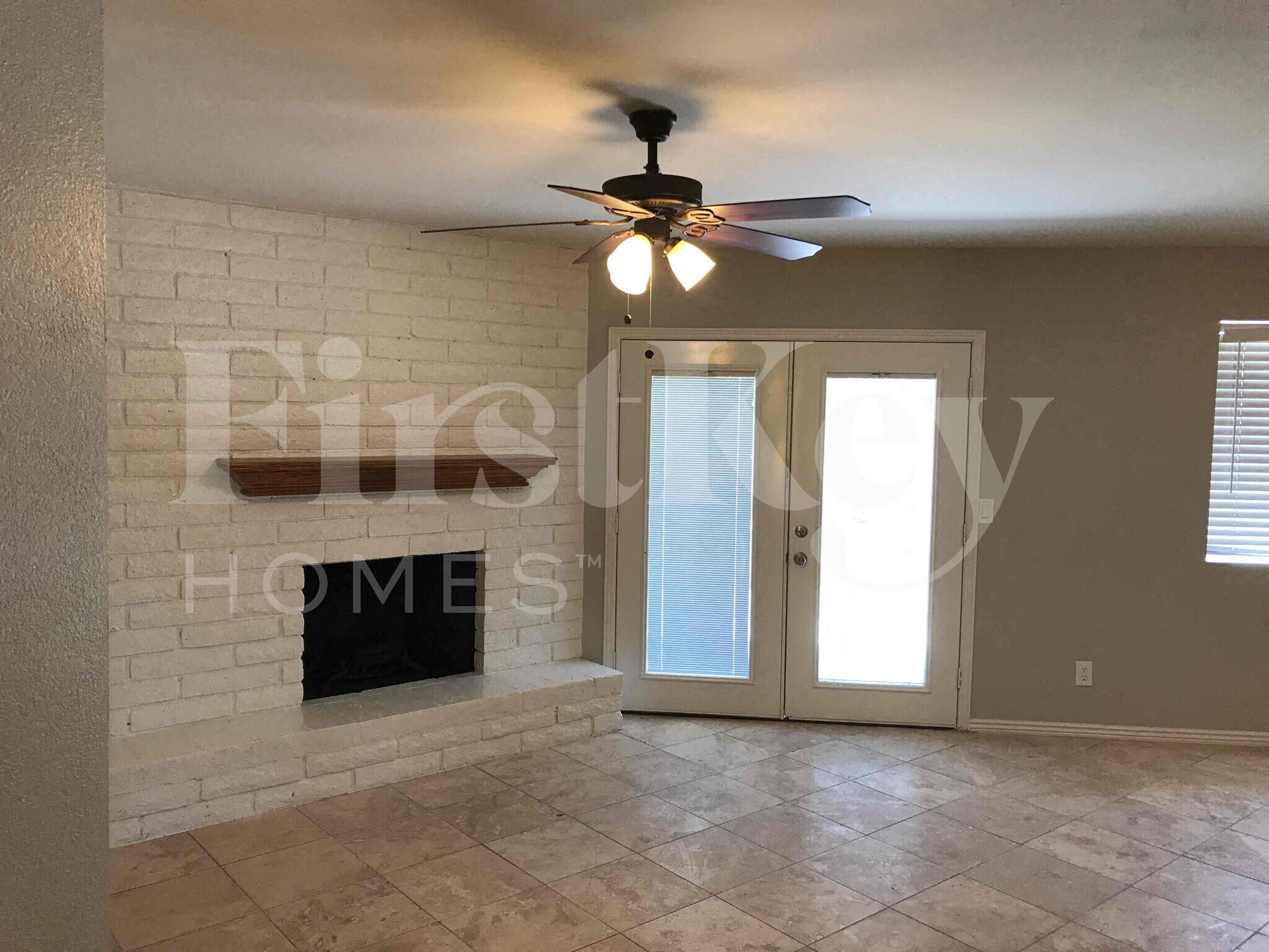 Building Photo - 4841 W Paradise Ln