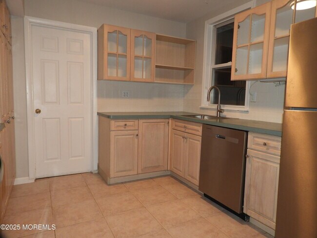 Building Photo - 330 Barcelona Dr