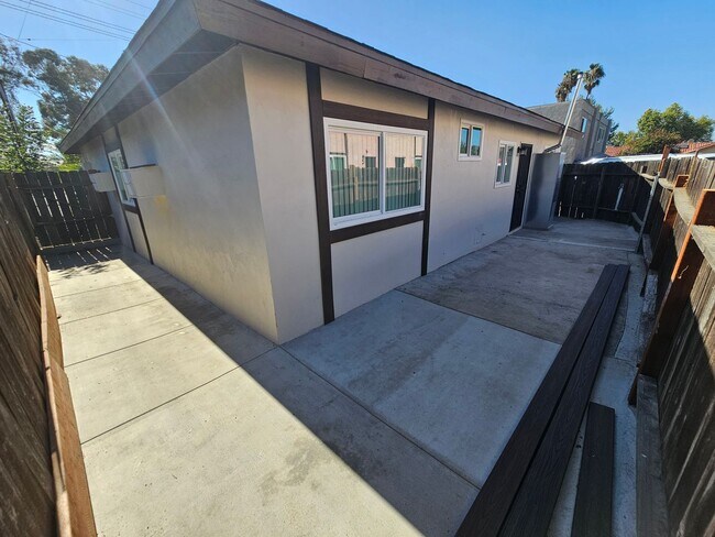 Building Photo - 691 Graves Ave