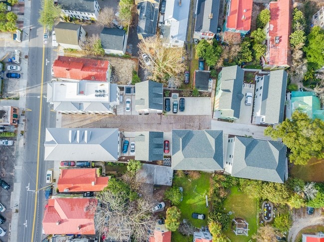 Building Photo - 9 Sanctuary Ct