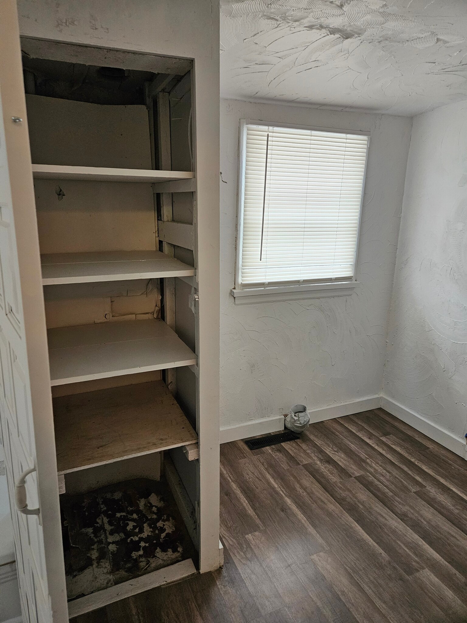 Building Photo - 1037 2nd St