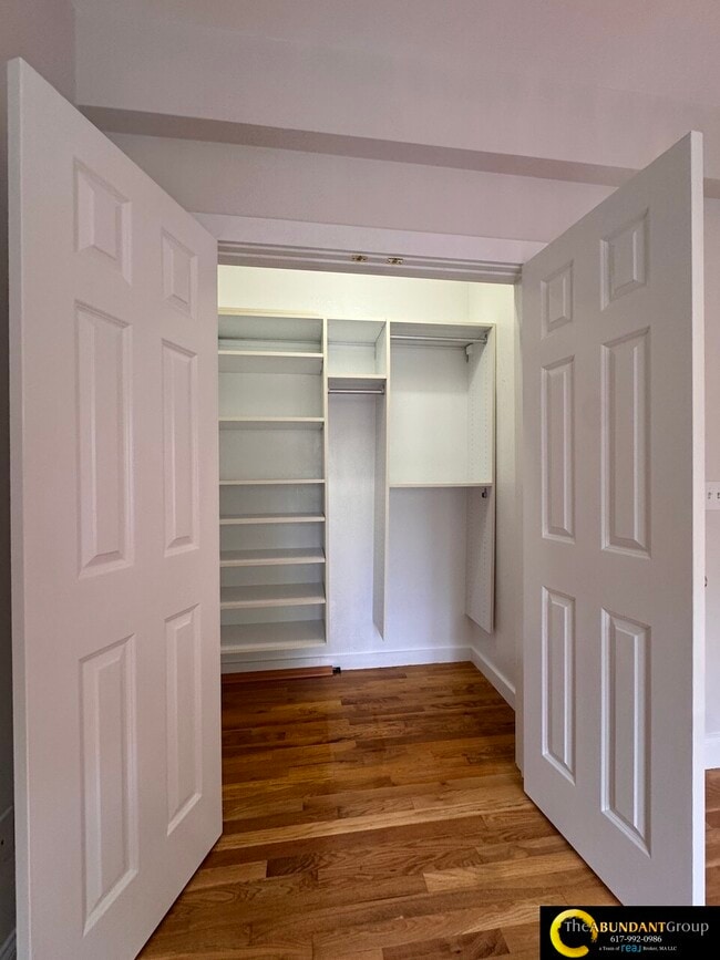 Building Photo - 275-277 River St