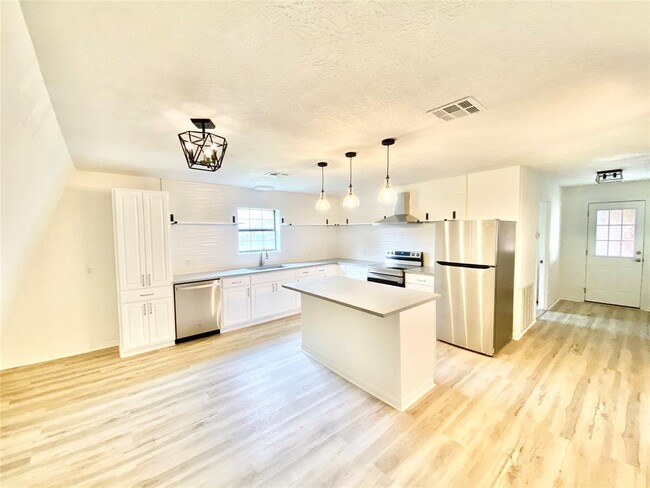 Building Photo - 114 Hollaway St