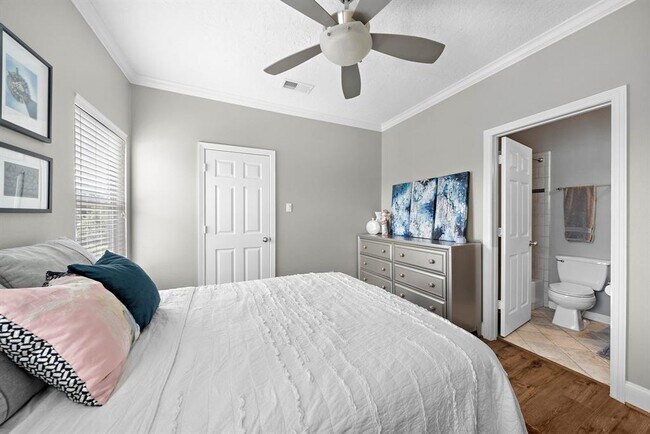 Building Photo - 909 W 21st St