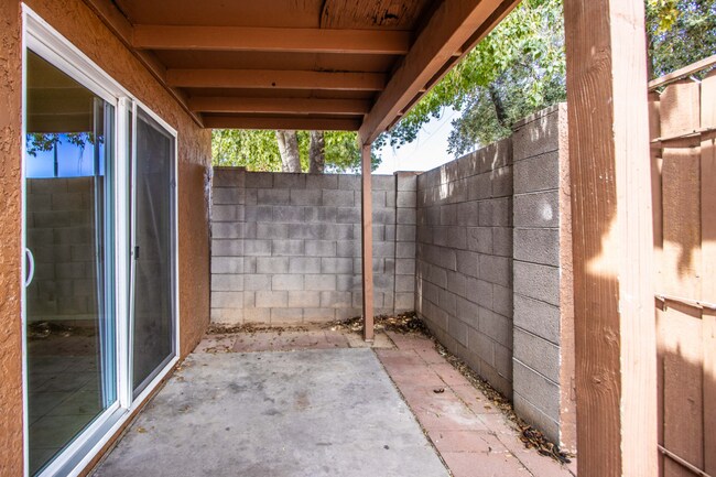 Building Photo - 3Br in gated community