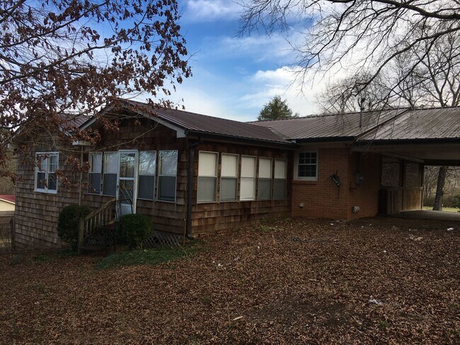 Building Photo - 3/1.5 Country House in Adairsville $1,595