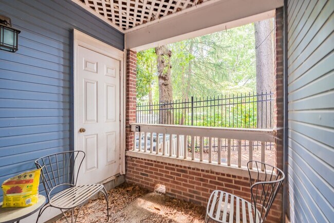 Building Photo - Downtown Living in Raleigh, NC!