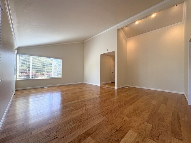 Building Photo - Charming Updated 2-Bedroom Home in Prime L...