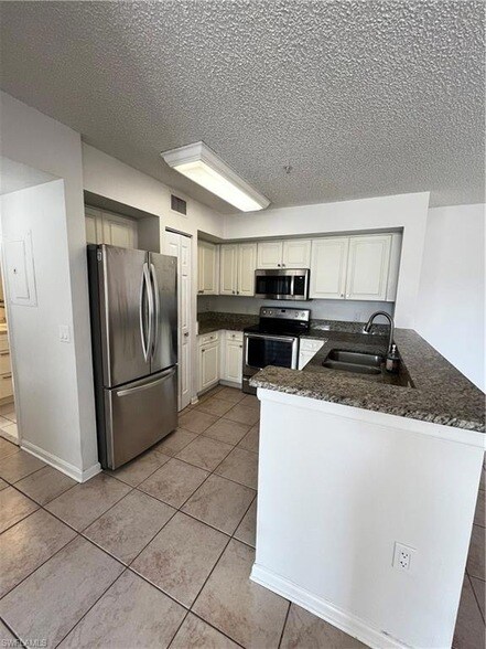 Building Photo - 1180 Wildwood Lakes Blvd