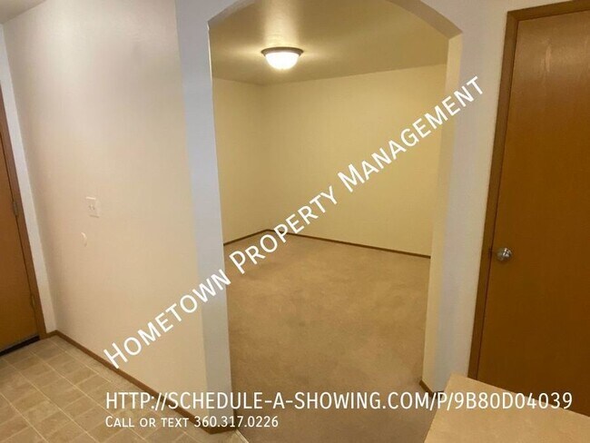 Building Photo - 3 bdrm Townhouse Avail NOW!