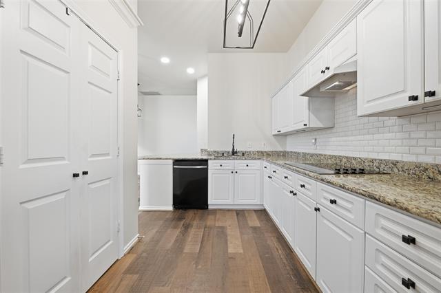 Building Photo - 5955 Rosebud Dr