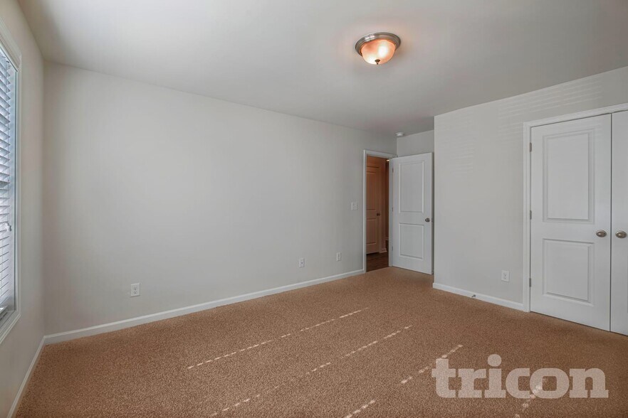 Building Photo - 3980 Bella View Ln