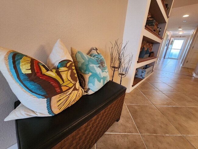 Building Photo - Beautiful Ocean Walk Condo Available April...