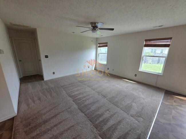 Building Photo - LINDBERGE VILLAGE COZY 3BR/2BA