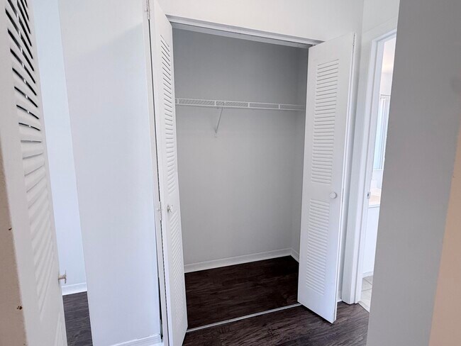 Building Photo - 4175 N Haverhill Rd