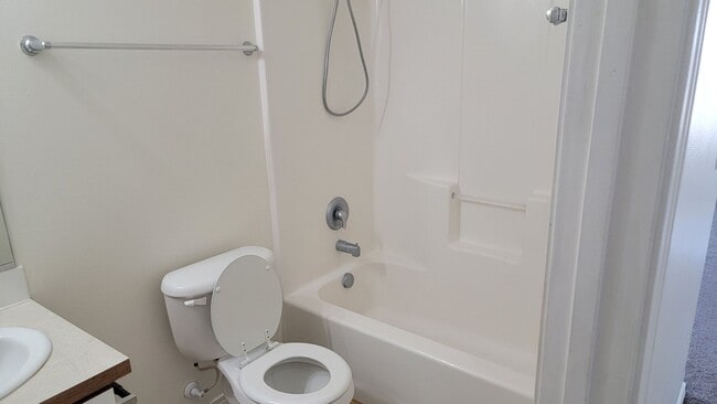 Building Photo - 3 Bedroom Home Near Fairchild Air Force Base
