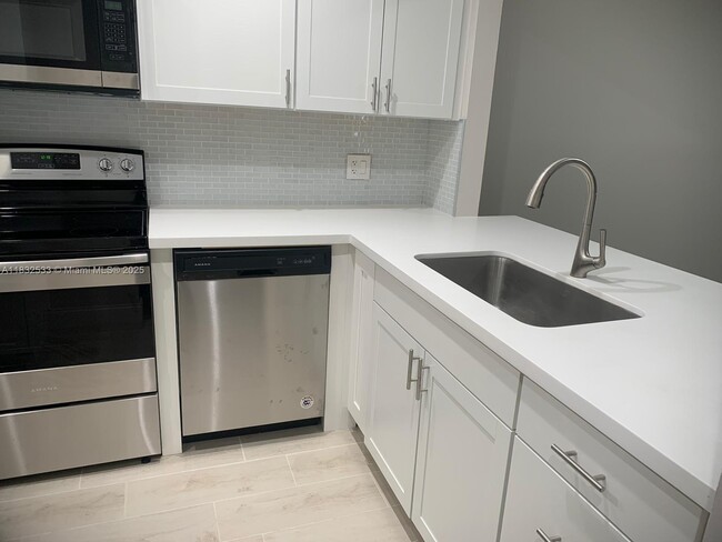 Building Photo - 2309 N 37th Ave