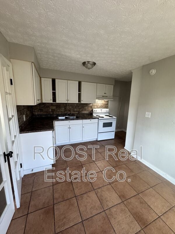 Building Photo - 321 W Norman Ave