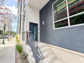 Building Photo - Little Italy Updated Townhome Style 2Bed 2...