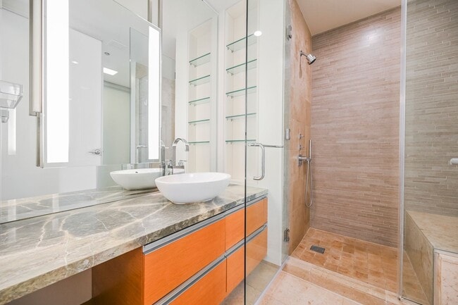 Building Photo - 1 bedroom in the heart of City Center on t...