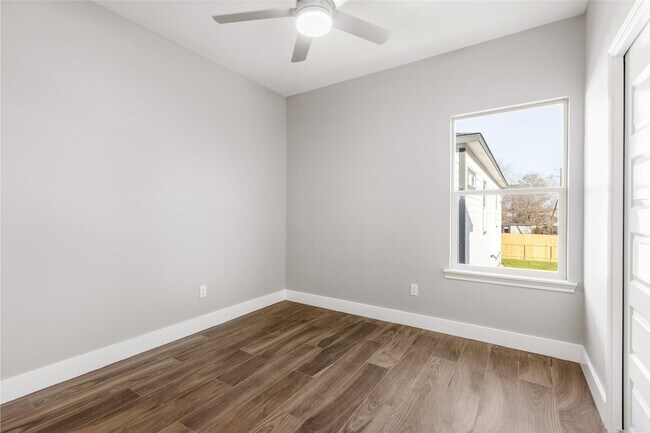 Building Photo - 5502 Pershing St