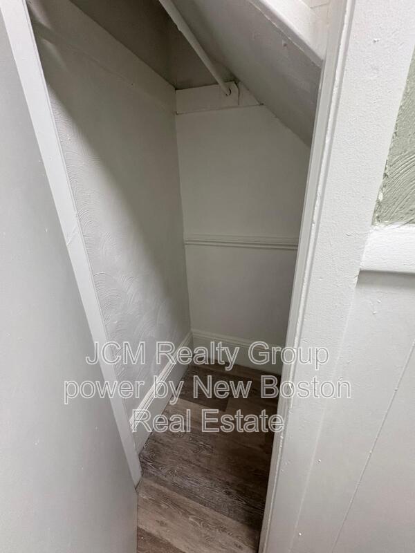 Building Photo - 144 Bloomingdale St