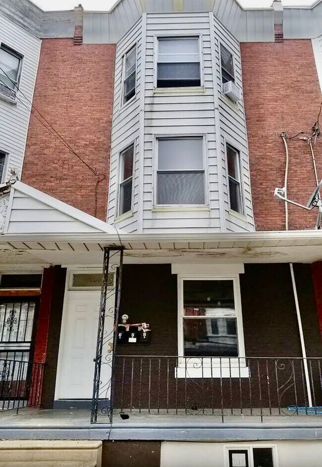 Building Photo - 1332 N 59th St