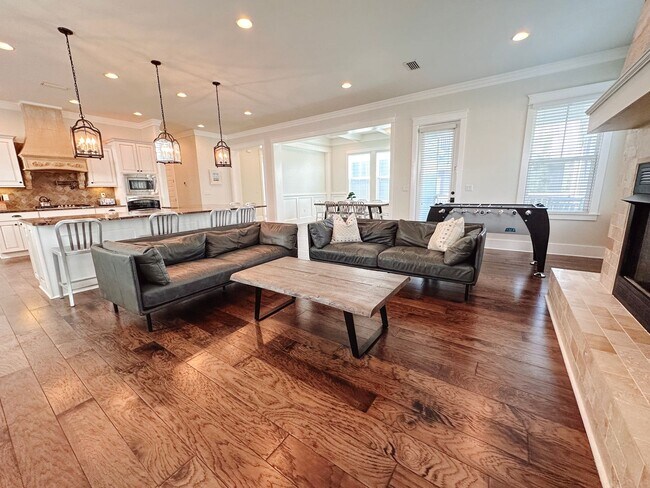 Building Photo - New, exclusive 3200 sq ft 4 bedroom/3.5bat...