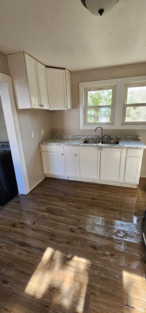 Building Photo - 3 bedroom house for rent