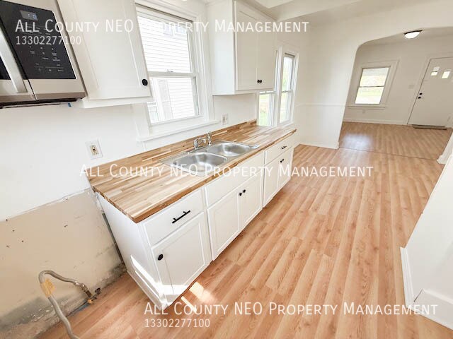 Building Photo - 1241 Bedford Ave SW