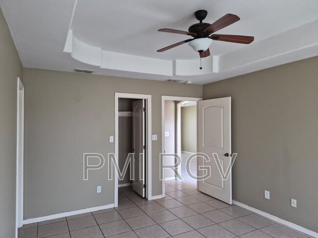 Building Photo - 8314 N Val Verde Rd