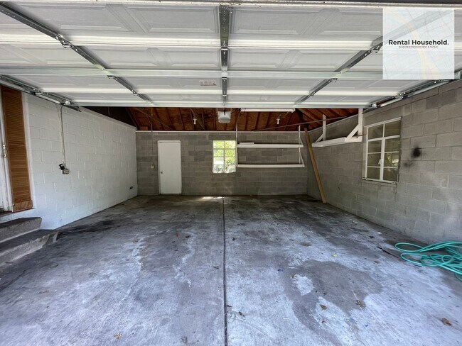 Building Photo - Stunning & Spacious 3-Bedroom Home in Warren!