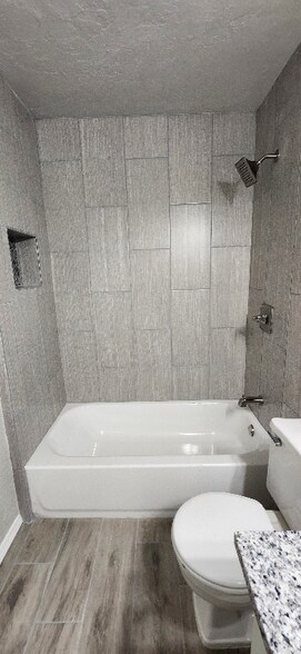 Building Photo - 2804 Fairfield Dr
