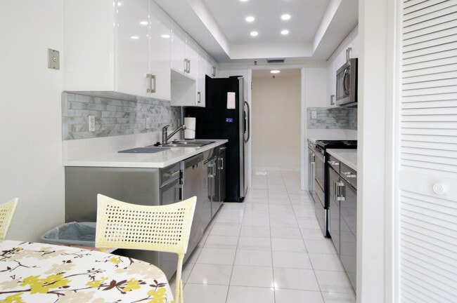 Building Photo - 2450 Presidential Way