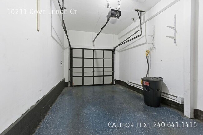 Building Photo - 10211 Cove Ledge Ct