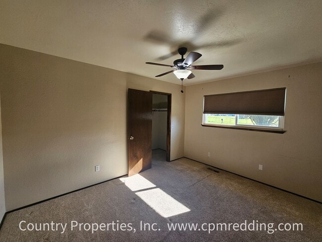 Building Photo - House with Huge Shop in the Heart of Redding Available Now!